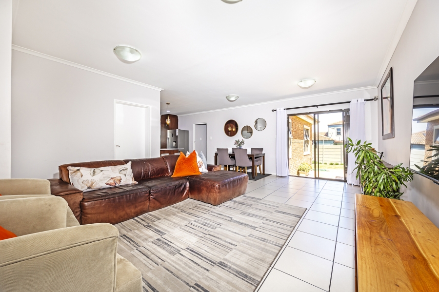 3 Bedroom Property for Sale in Jakarandas Western Cape